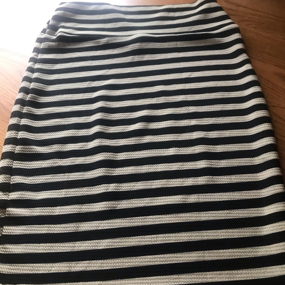 EUC LuLaRoe Cassie Skirt